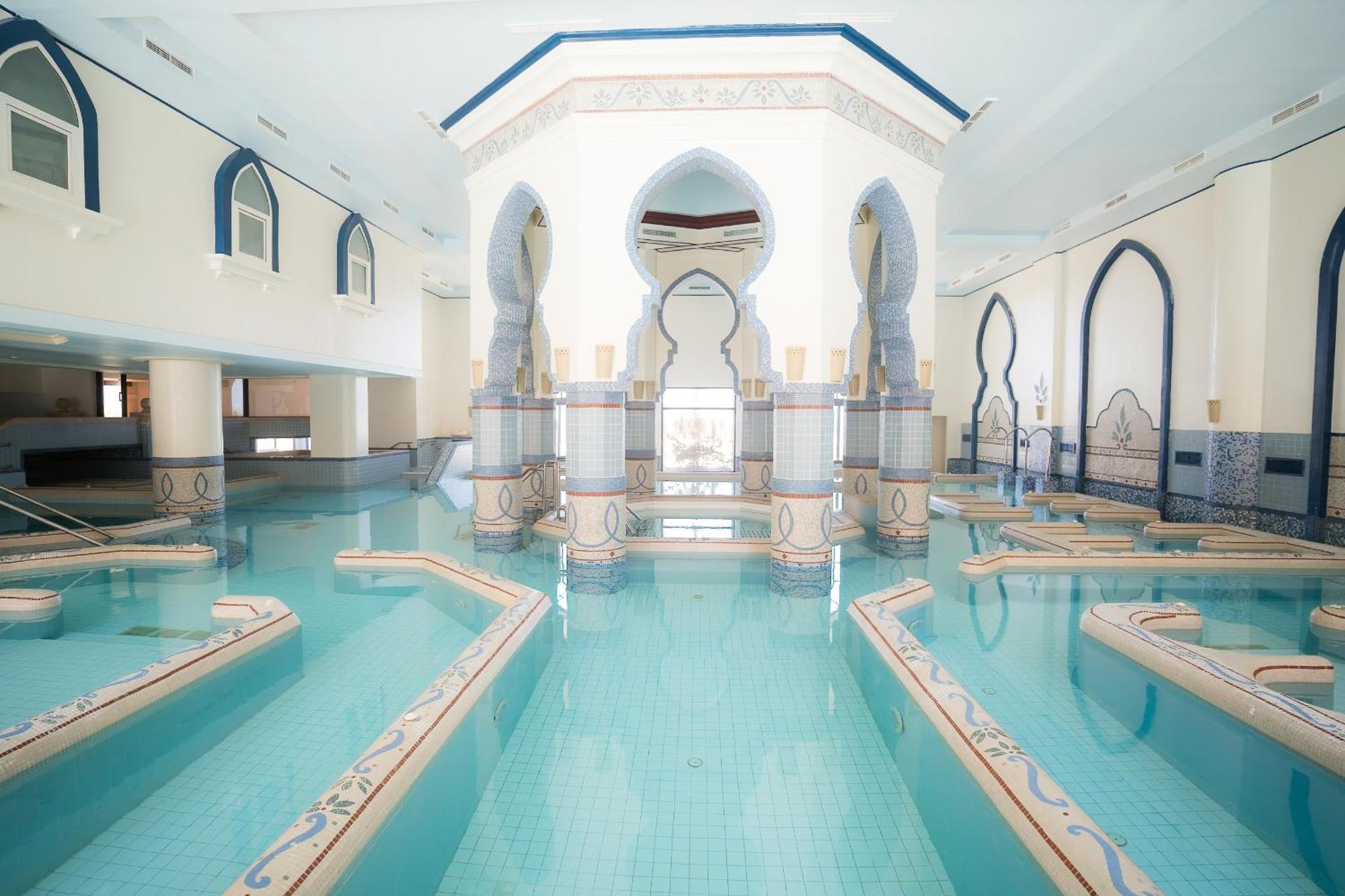 The Cascades Golf Resort, Spa & Thalasso Soma Bay Esterno foto The Royal Spa at The Royal Hotel